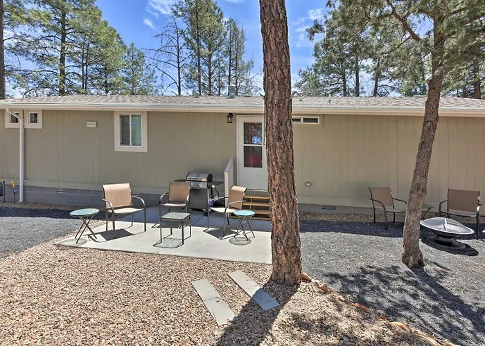 Holiday home Quiet With Fire Pit 3 Mi To Show Lake! *
